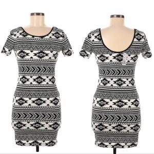 Forever 21 Dress Womens Size Medium Black Aztec Print Short Sleeve Bodycon Dress